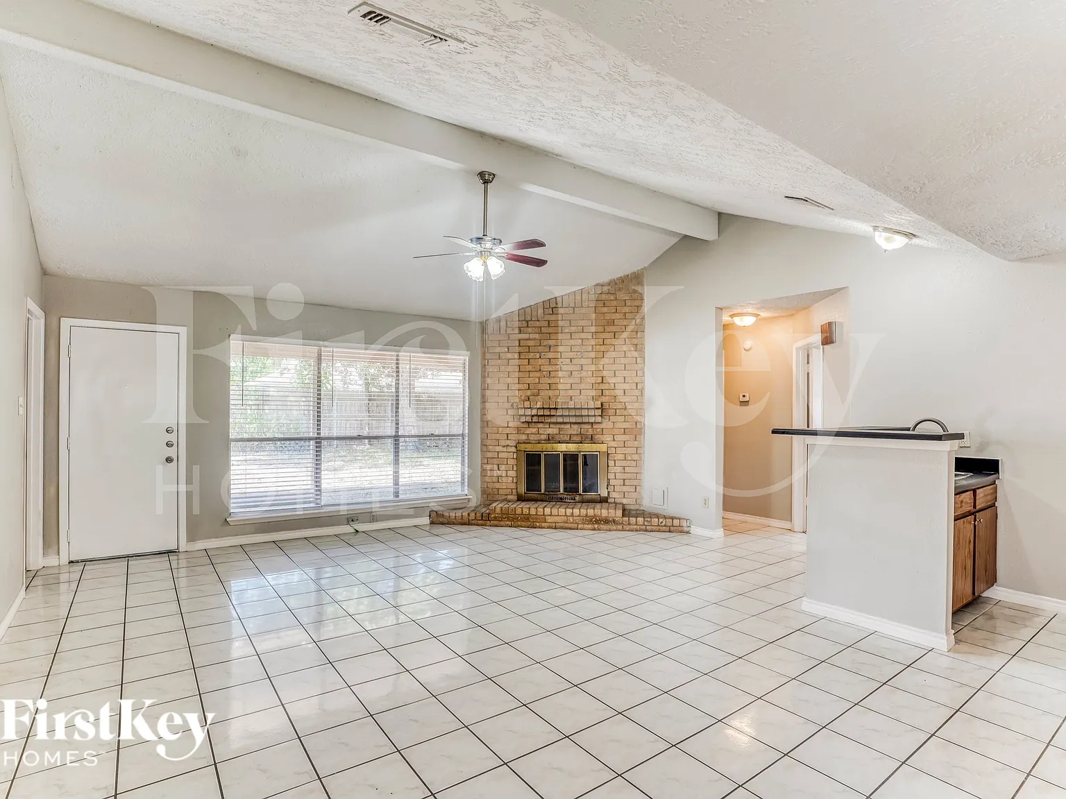 3 bed, 2.0 bath, 1350 sqft, $1,710 — Photo 4