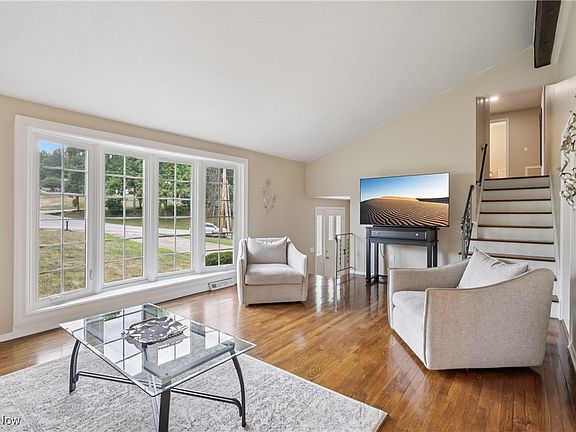 3rd image of 30501 Meadowbrook Dr