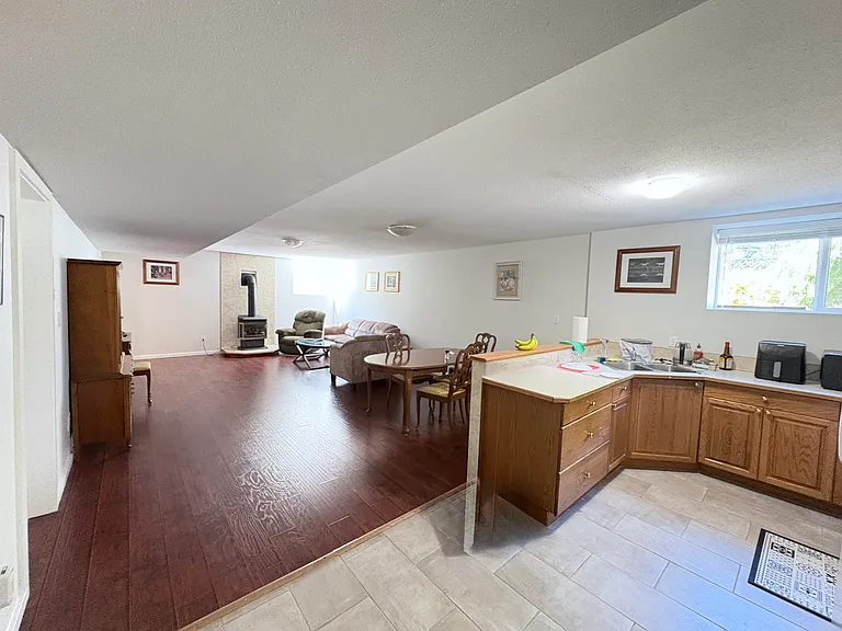 223 Saturna Dr — Photo 4