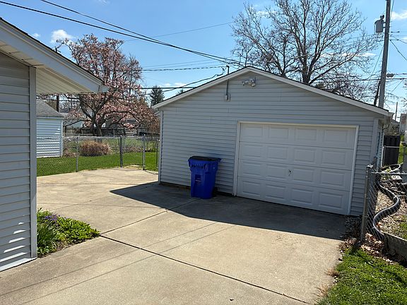 2nd image of 39 E Carroll Dr