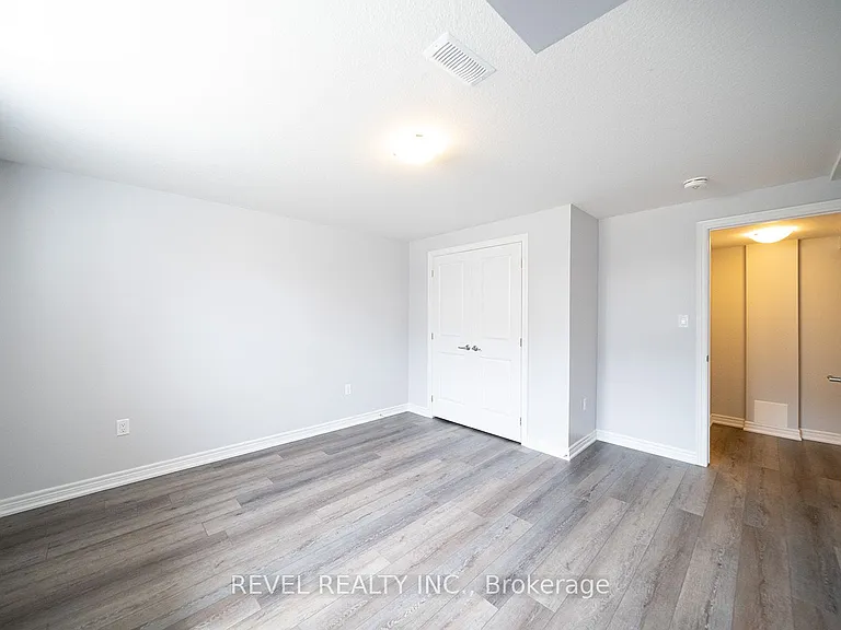 31 Mair Ave #LOWER — Photo 10