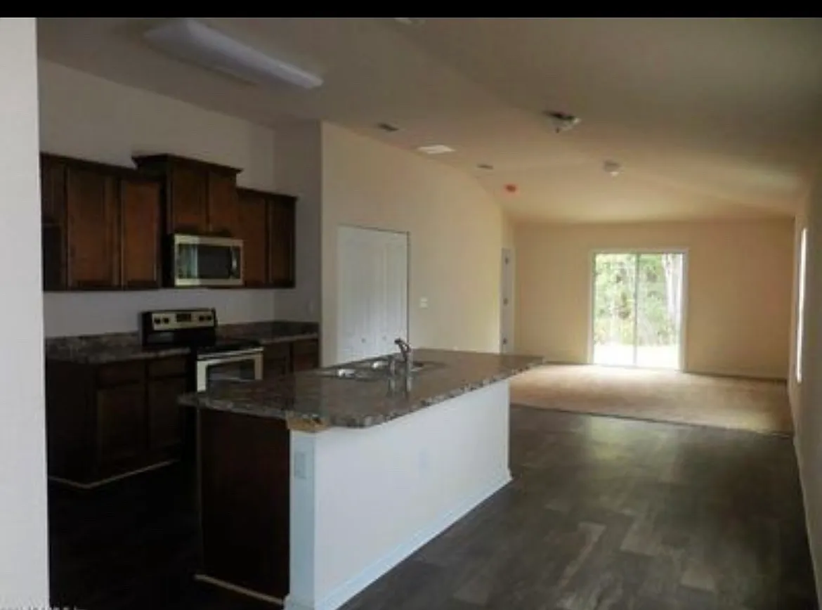 3 bed, 1450 sqft, $2,350 — Photo 2