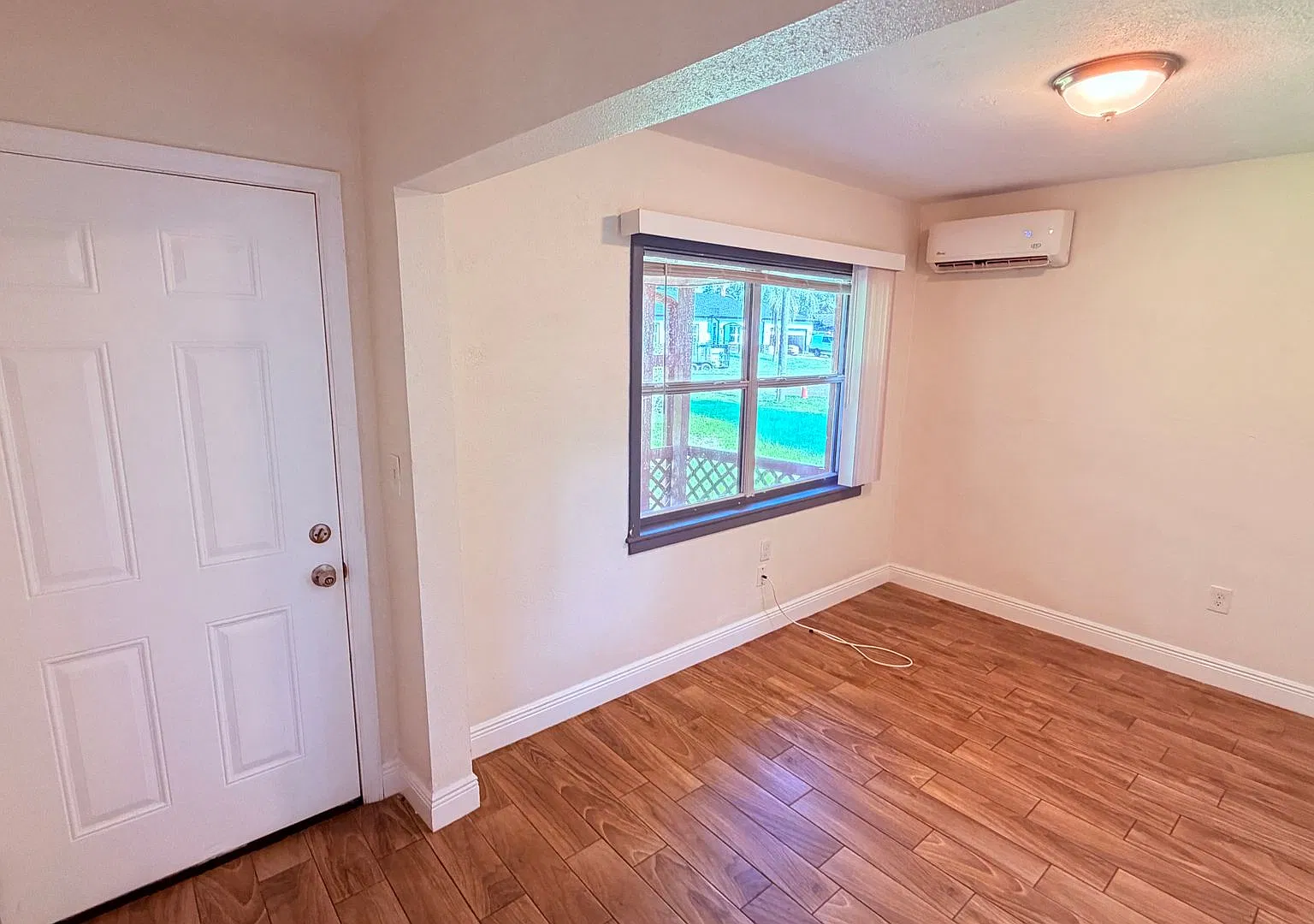 Spacious 2-Bedroom Duplex Home with Washer & Dryer, and Lawn Care Included! — Photo 2
