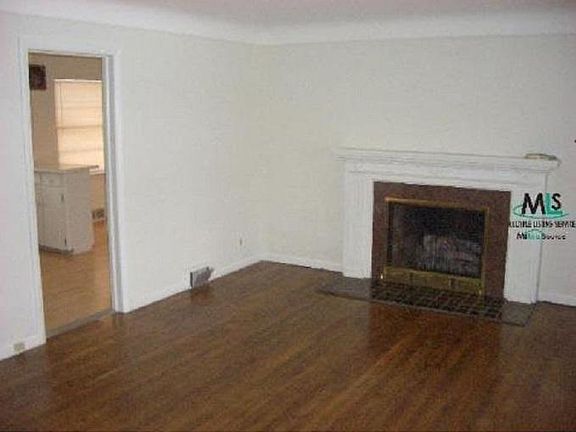 3rd image of 21521 Benjamin St