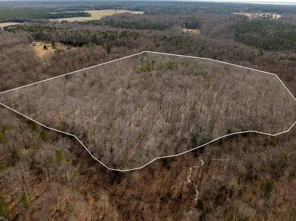 15 Lockmorr Ln, Gloucester, VA 23061