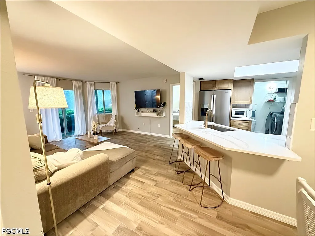 2 bed, 2.0 bath, 980 sqft, $2,000 — Photo 4