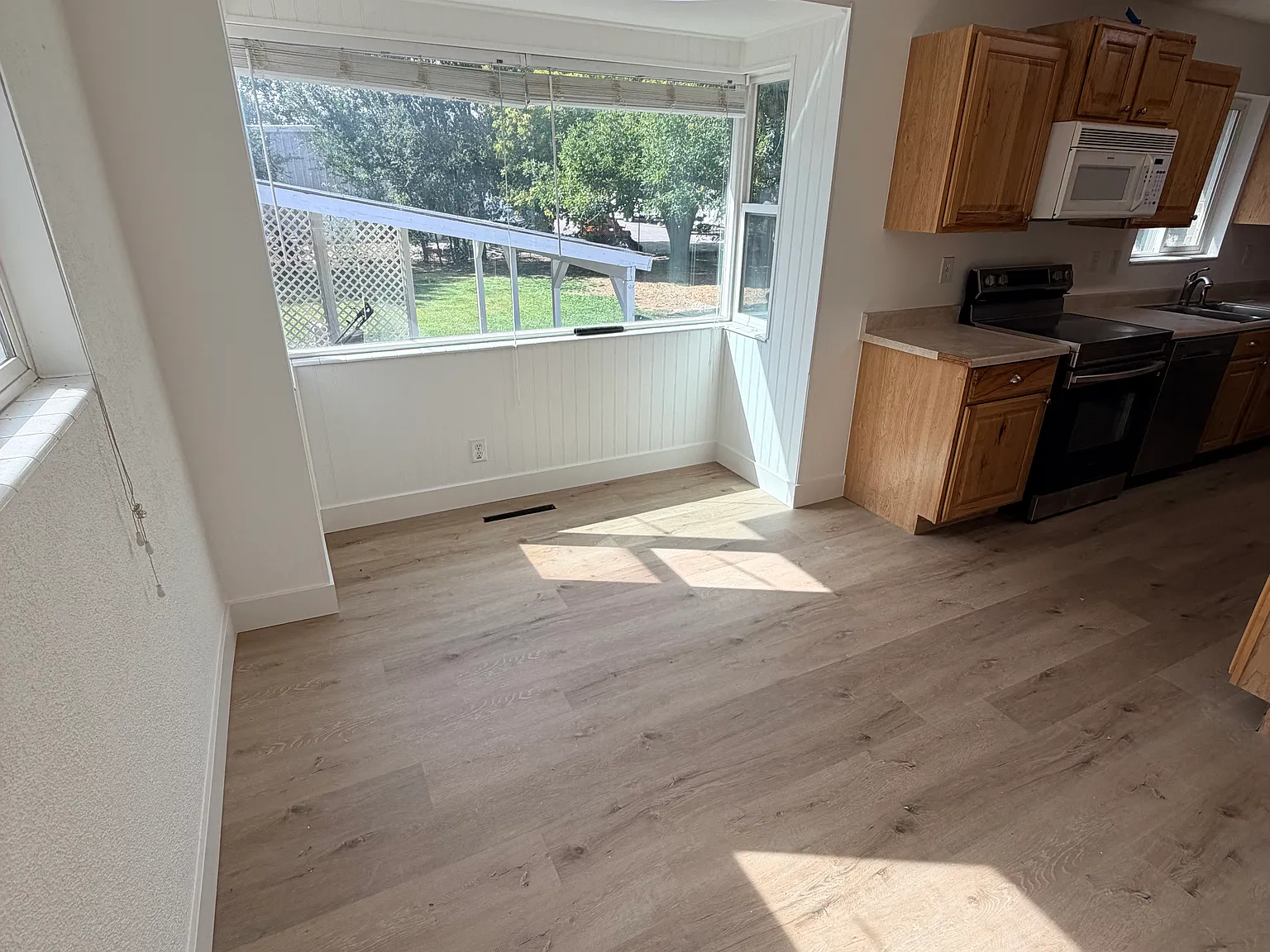 6 bed, 2116 sqft, $2,995 — Photo 4