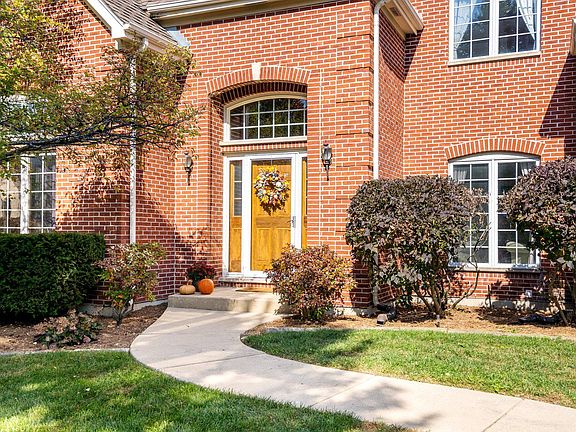 3rd image of 3012 Royal Queens Ct