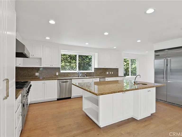 7908 W 81st St — Photo 10