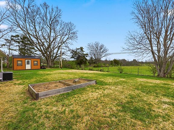 5th image of 661 Old Louisville Rd