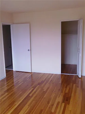 Sold by R New York | media 19