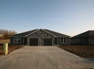 11820 Ridgeway Dr, Saint Joseph, MO 64505