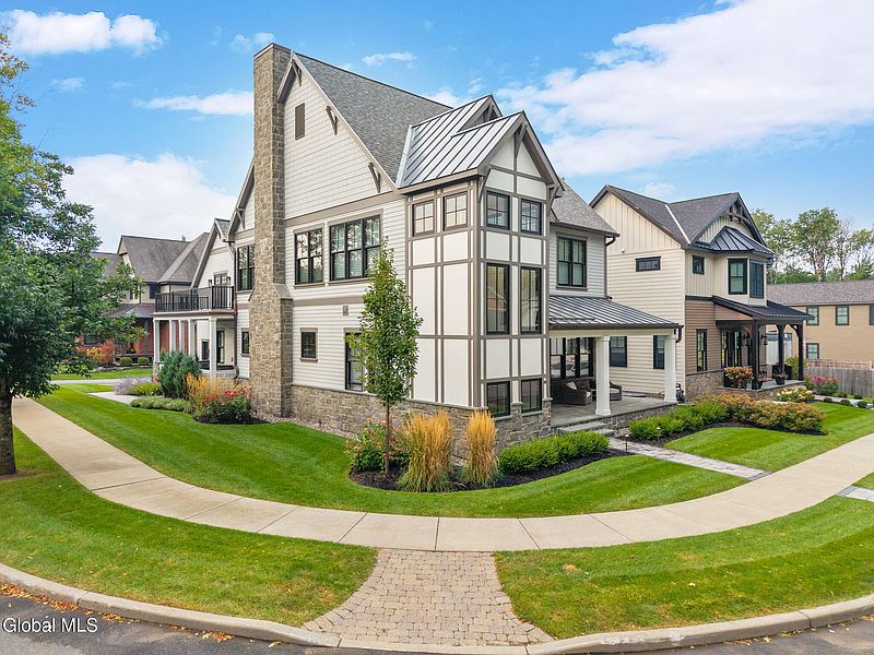 4th image of 19 Aurora Avenue