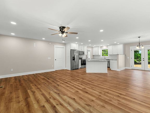 4th image of 803 Red Rd