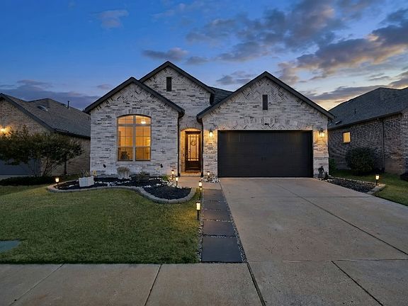 2nd image of 3000 Comal Dr