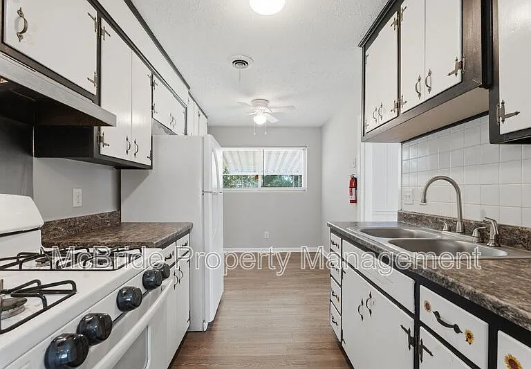 1918 Dunham Ct — Photo 7
