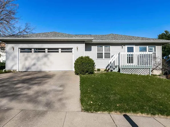 2221 Hickory Ct, Iowa City, IA 52240