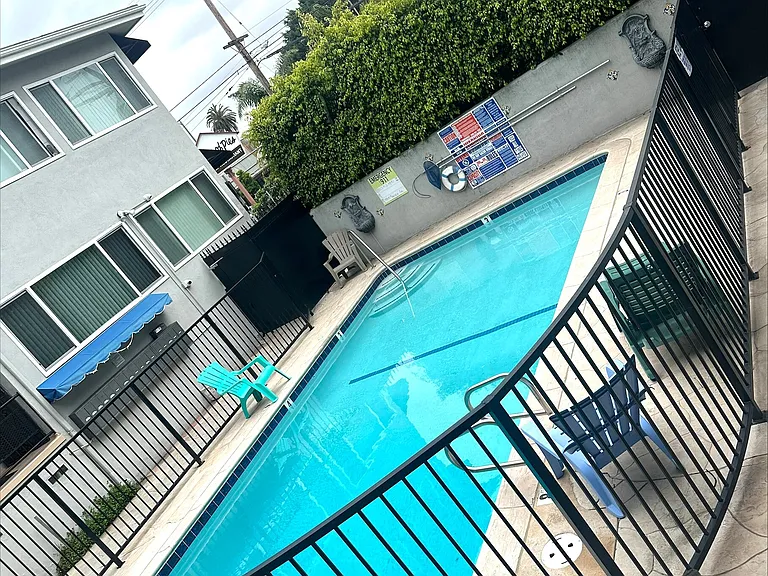 4705 Franklin Ave — Photo 10