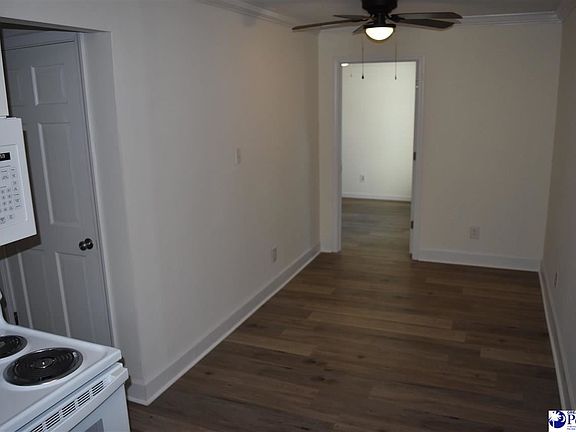 5th image of 212 S Oak St