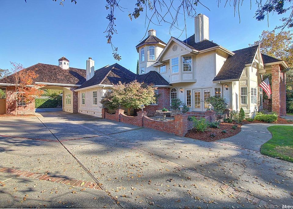 2nd image of 3692 Fair Oaks Blvd