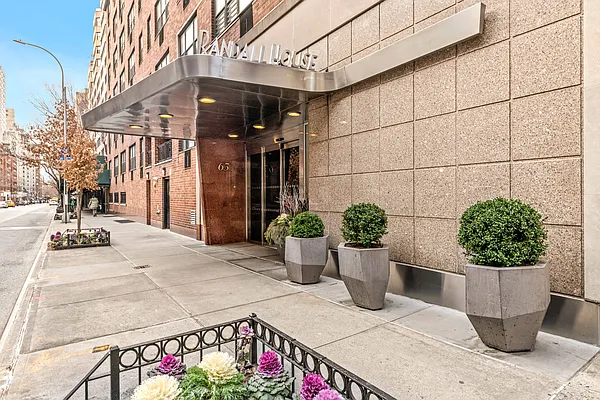 Sold by Compass | media 6