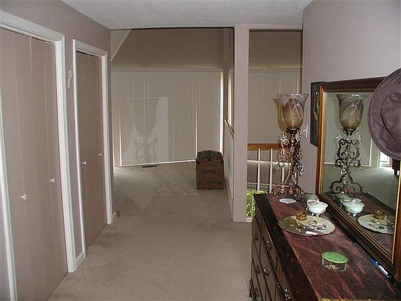 4th image of 72 Arthur Ct
