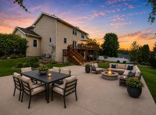 422 Oakwood Dr, Oregon, WI 53575