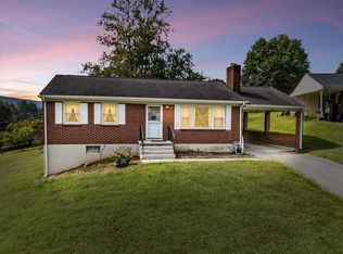 1530 Grove Dr, Pulaski, VA 24301