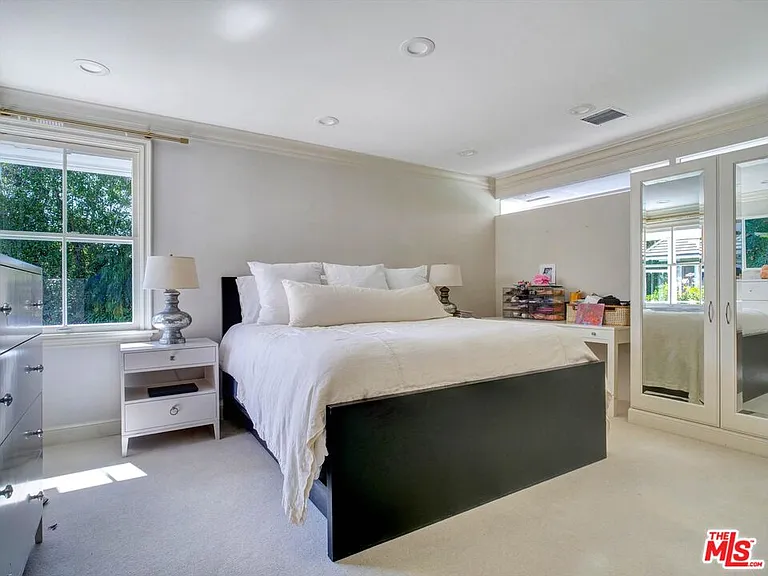 1056 Corsica Dr — Photo 23