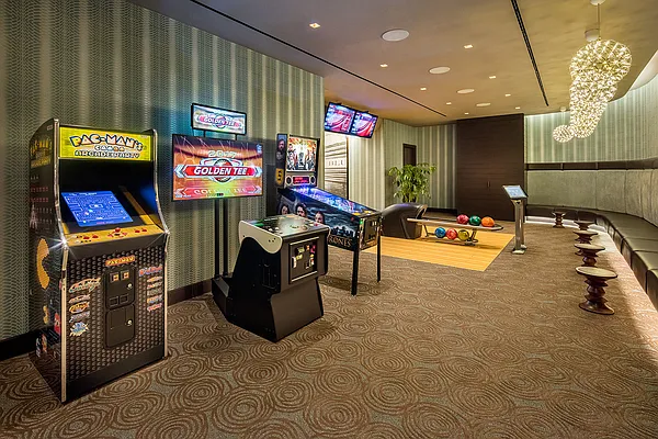 Rented by Extell Marketing Group LLC | media 2