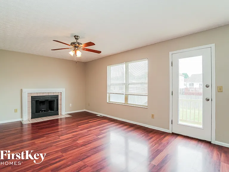 2926 Fenwood Dr — Photo 3