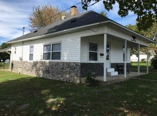 1102 Davis Ave, Johnston City, IL 62951