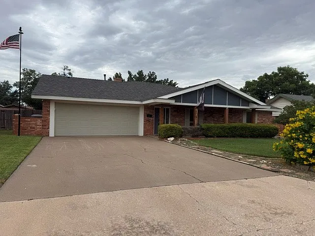 3508 Imperial Ave — Photo 2