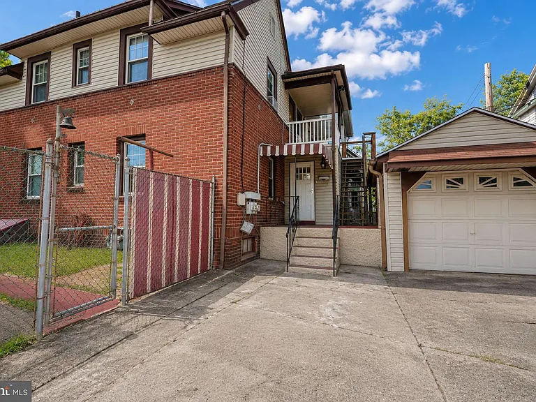 1902 Trenton Ave — Photo 1