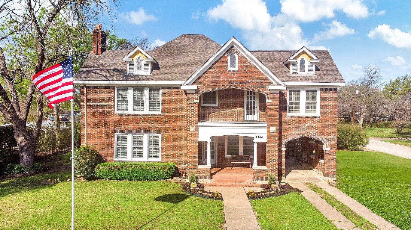 1300 S Houston St, Kaufman, TX 75142 Zillow