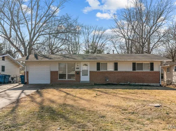 1688 Maldon Ln, Saint Louis, MO 63136