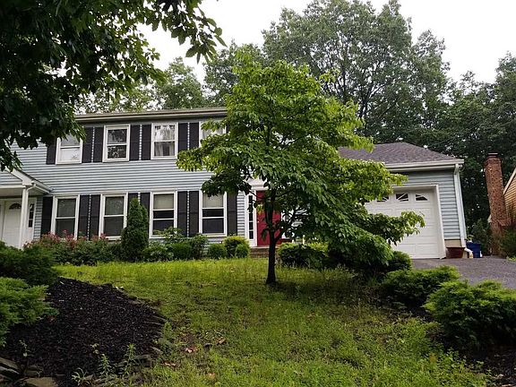 3rd image of 557 Fairview Rd