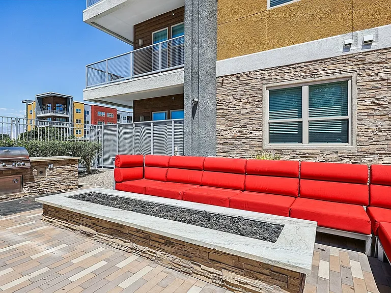 Outdoor Fire Pit Lounge