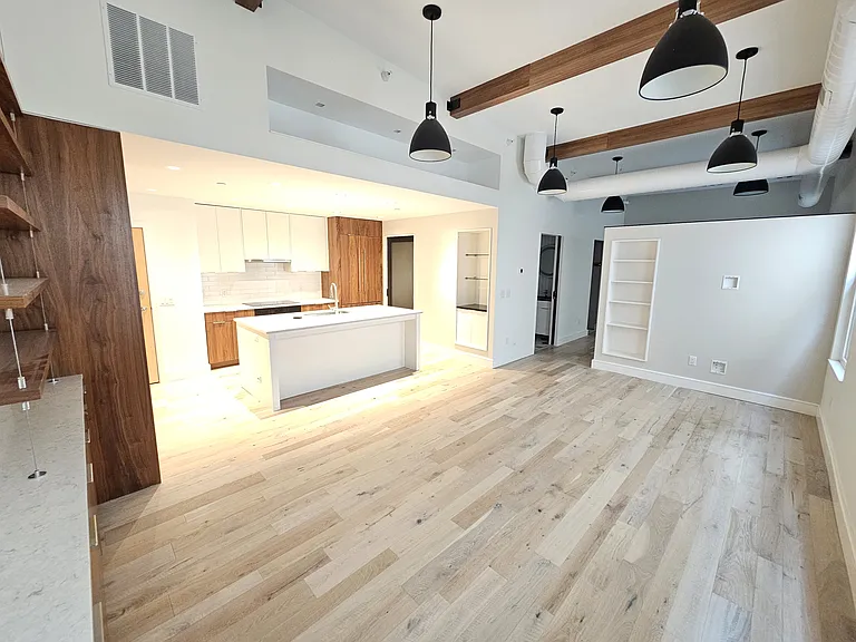 319 Broadway N #304 — Photo 7