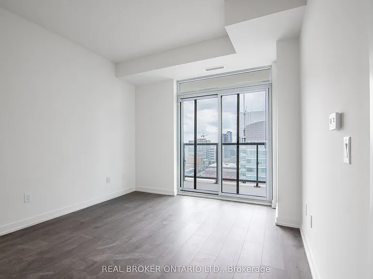 55 Duke St W #1101 — Photo 4
