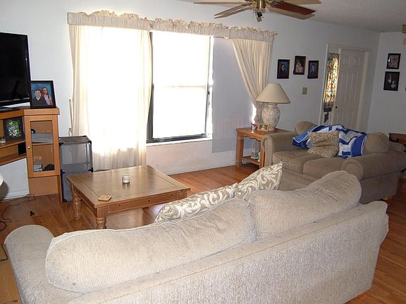 3rd image of 122 Chapel Ln