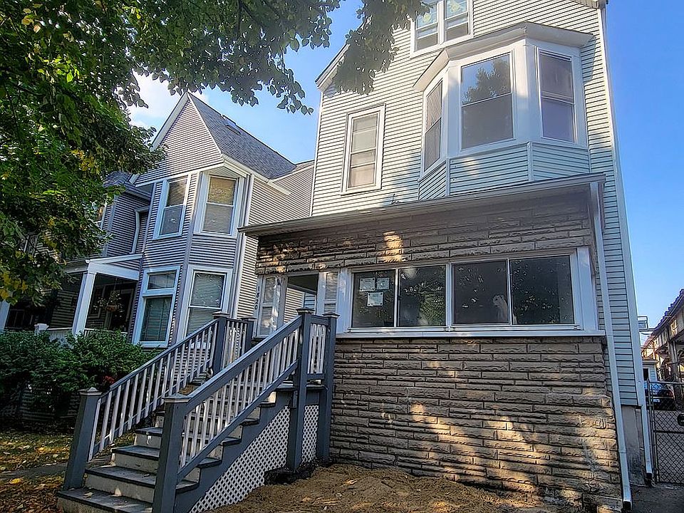 1st image of 1820 W Belle Plaine Ave APT 2