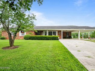 372 Sharp Acres Rd, Jacksboro, TN 37757