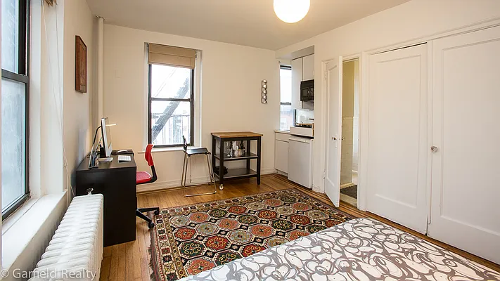 Sold by Garfield Realty  | media 34