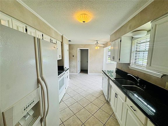 5th image of 214 Camden St
