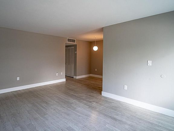 3rd image of 1602 West Ave