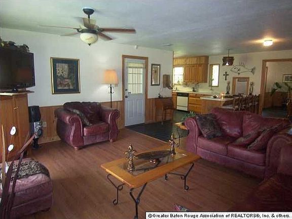 3rd image of 3606 Oak Hills St