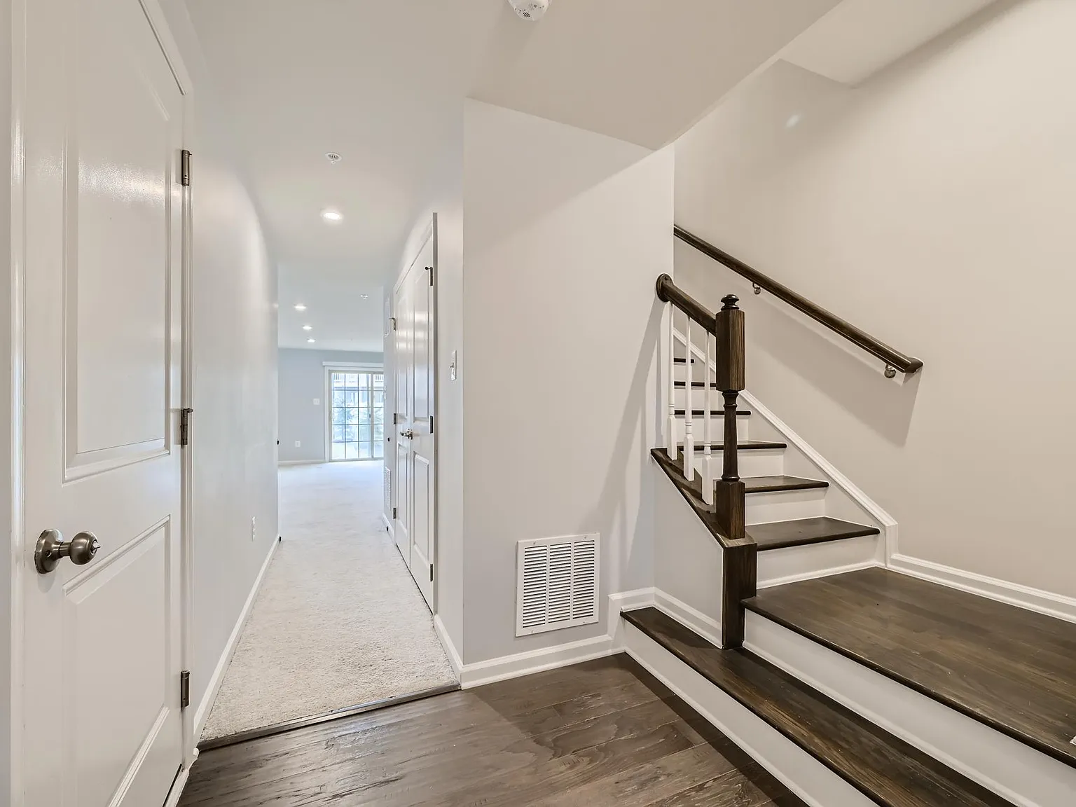 3 bed, 2285 sqft, $3,300 — Photo 3
