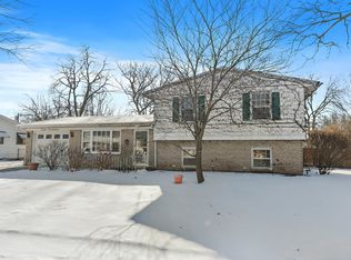 817 Royal Ln, Dundee, IL 60118