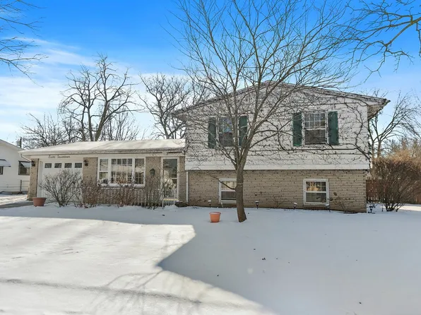 817 Royal Ln, Dundee, IL 60118